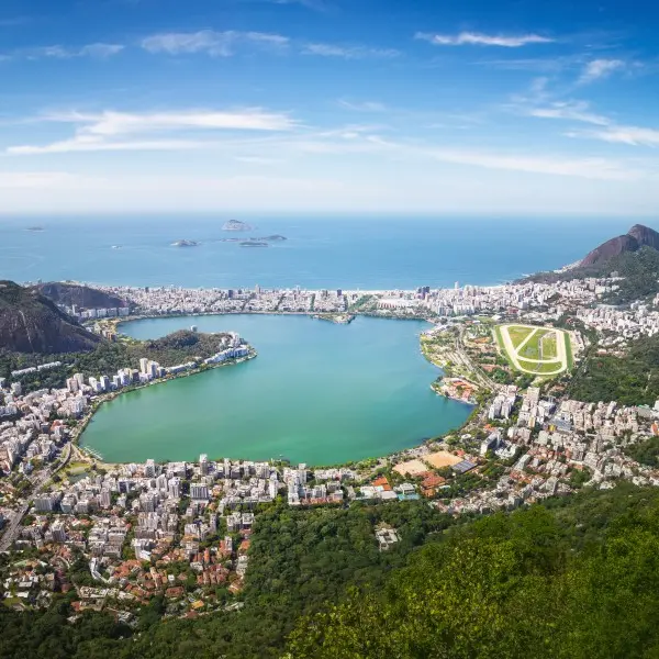 גלה את קסמה של ברזיל - טבע פראי, תרבות עשירה וחופים חלומיים!