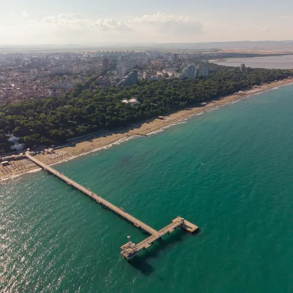 בורגס מחכה לכם: החופשה המושלמת על חופי בולגריה