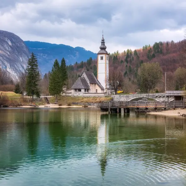 המסע הירוק של סלובניה: לגלות את הלב האירופאי עם השטיח המעופף