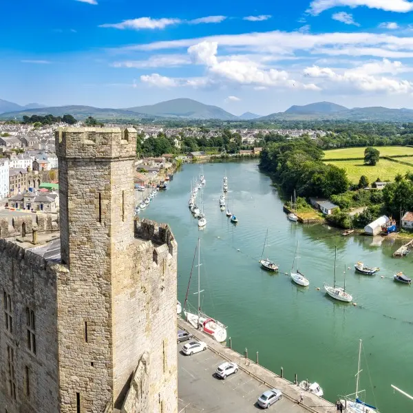 "גלה את סודות וויילס - חוויה מפתיעה בלב בריטניה"