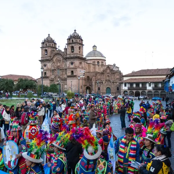 גלה את קסמי קוסקו: שער ההרפתקאות והחוויה האינקאית בפרו