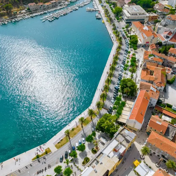 חופשה יוקרתית בטיוואט: הרפתקאות ויופי ים-תיכוני עם השטיח המעופף