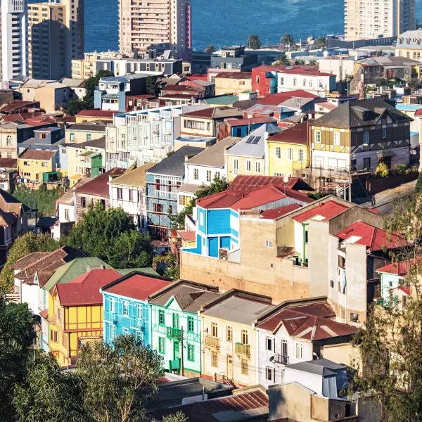 גלו את ולפראיסו: תענוג של צבעים ונוף בצ'ילה שממתין לכם!