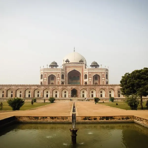 התמסר לססגוניות של דלהי: חוויה שתרגש את כל החושים שלך