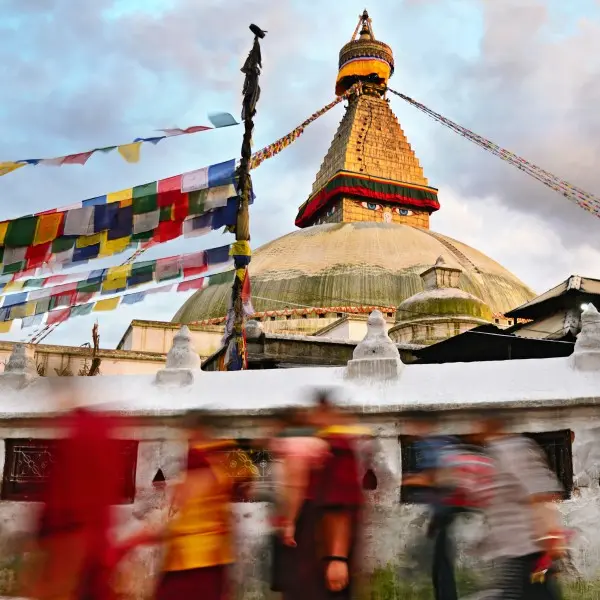 גלה את הפסגות המופלאות של נפאל: הרפתקה וקסם בלי גבולות