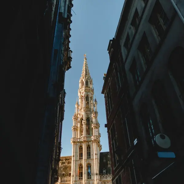 גלו את בריסל המרתקת – בירת השוקולד והפתעות אירופאיות