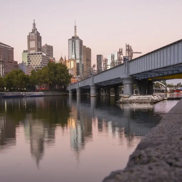 גלה את הקסם הנסתר של מלבורן: הפנינה האורבנית של אוסטרליה