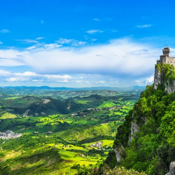גלה את הקסם של סן מרינו - הפנינה הנסתרת באיטליה