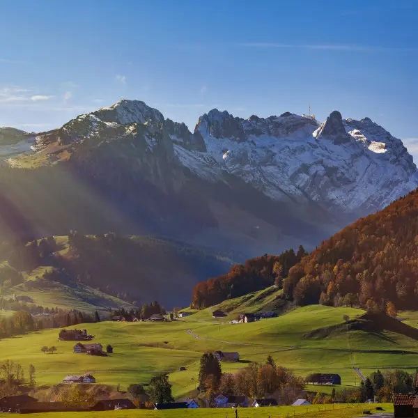 חופשת יוקרה בשווייץ: אגמים, הרים ונופים מהפנטים