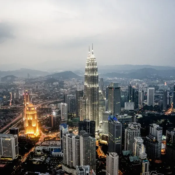 גלו את הקסם של קואלה לומפור: החוויה המלזית שלא תשכחו!