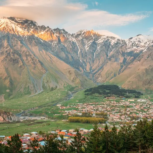 גלו את הקסם של גאורגיה - חופשה חלומית בין פסגות הקווקז!