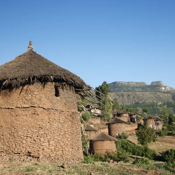 מסע לפלאי לליבלה – אבנים שמחיות את ההיסטוריה