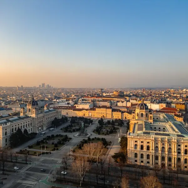 אוסטריה: חופשה קסומה בין פסגות, ערים קלאסיות ואגמים ציוריים
