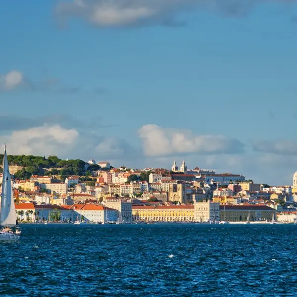 ליסבון הקסומה: גלו תרבות, ים וטעמים עם השטיח המעופף!
