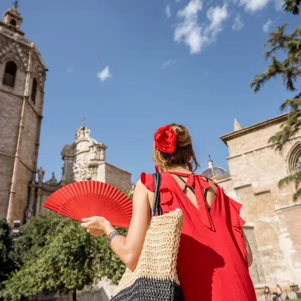 גלה את הקסם של ספרד: תרבות, חופים וקולינריה חלומית
